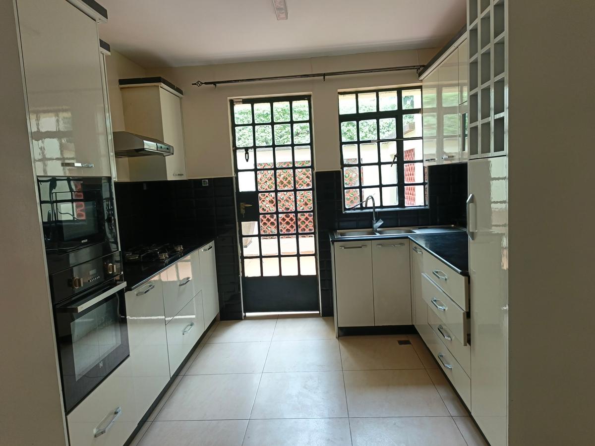 4 Bed Townhouse with En Suite in Kitisuru - 2