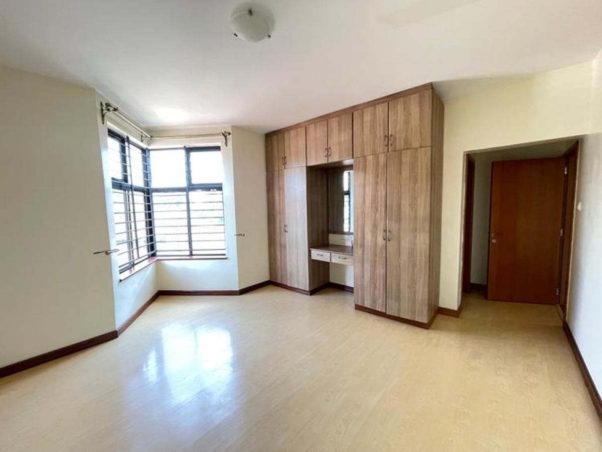 6 Bed Townhouse with En Suite in Lavington - 8