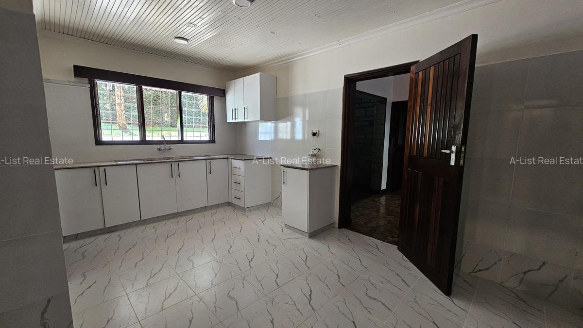 6 Bed House with En Suite at Whispers Avenue - 11