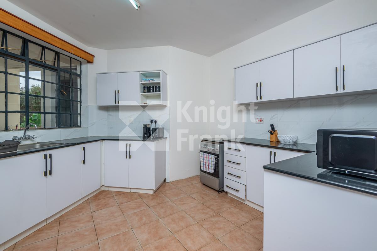 3 Bed Apartment with Swimming Pool at Hendred Road - 4