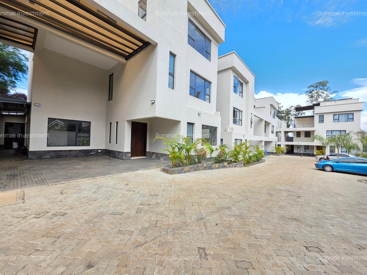 5 Bed Townhouse with En Suite at Manyani East. - 4