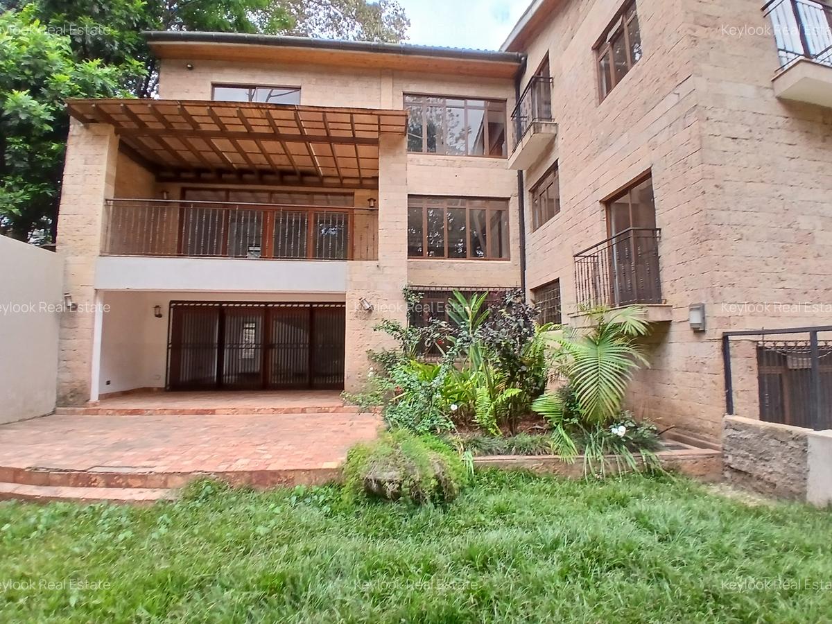5 Bed Townhouse with En Suite at Lavington - 3