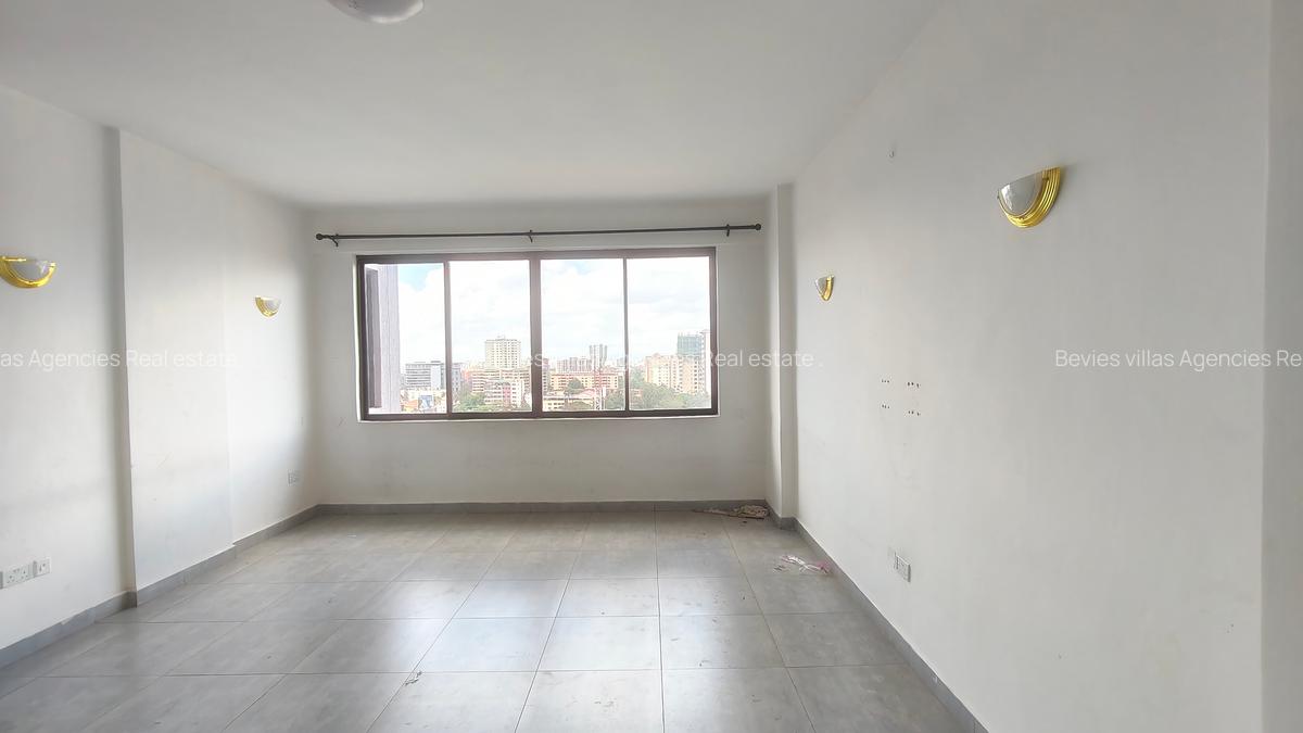 3 Bed Apartment with En Suite at Parklands - 12