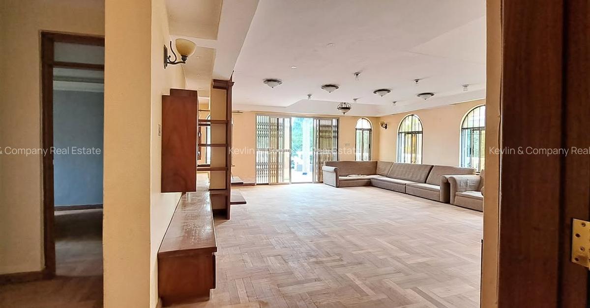 6 Bed Villa with En Suite in Ridgeways - 7