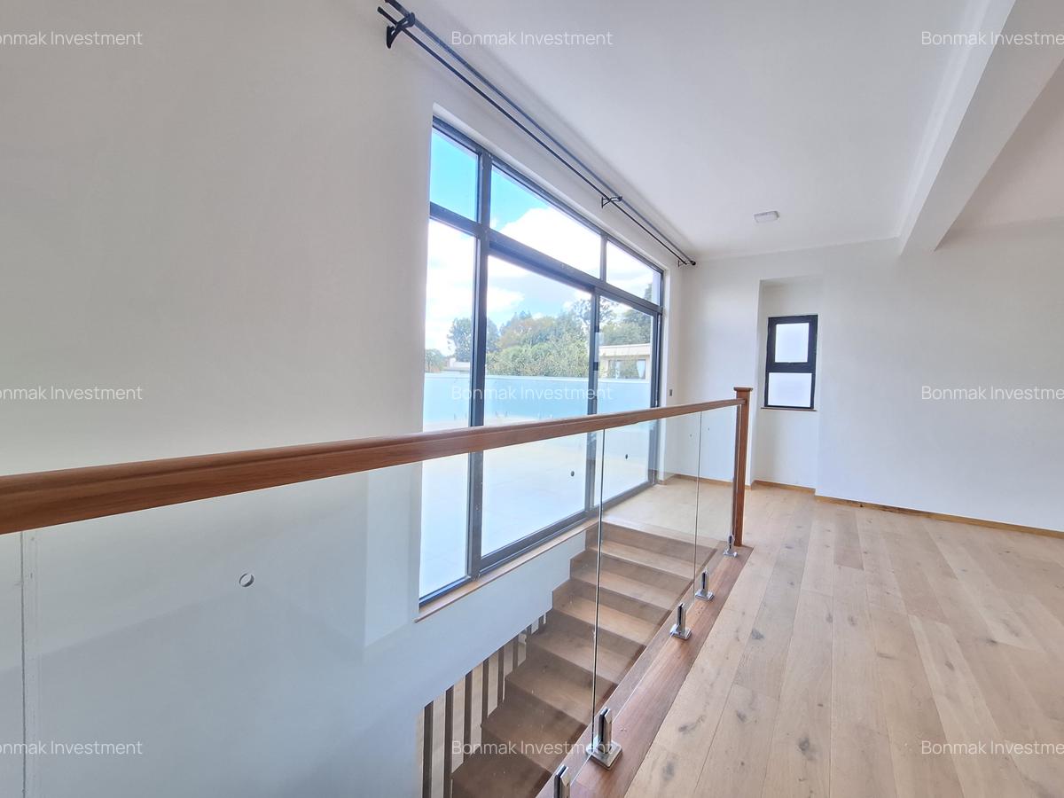 5 Bed Townhouse with En Suite at The Heart Of Lavington. - 15