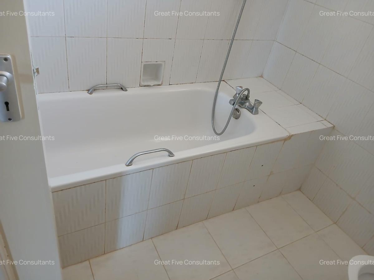 5 Bed Villa with En Suite in Gigiri - 17