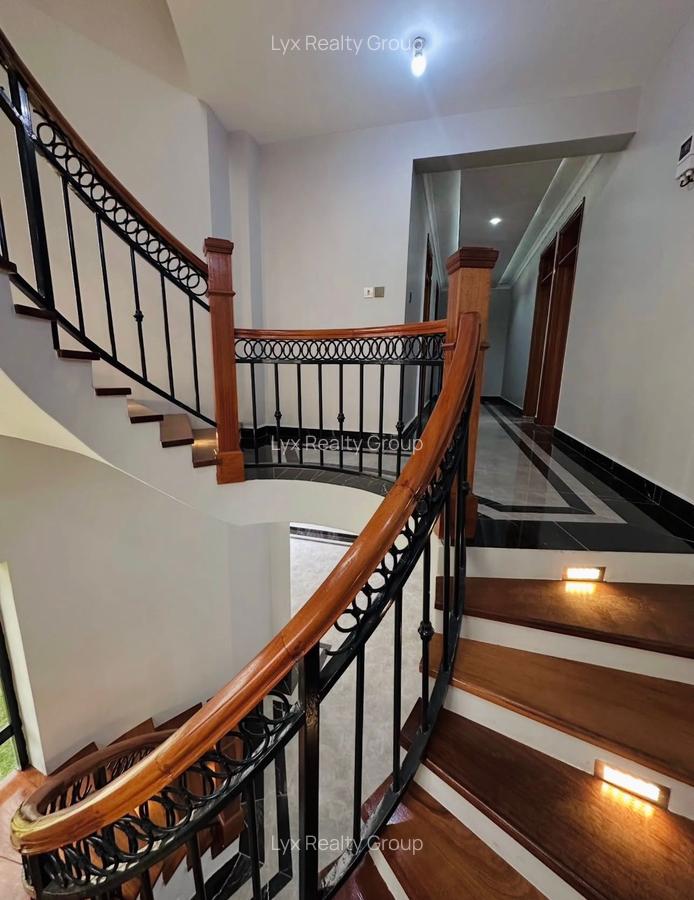 5 Bed Villa with En Suite in Runda - 6