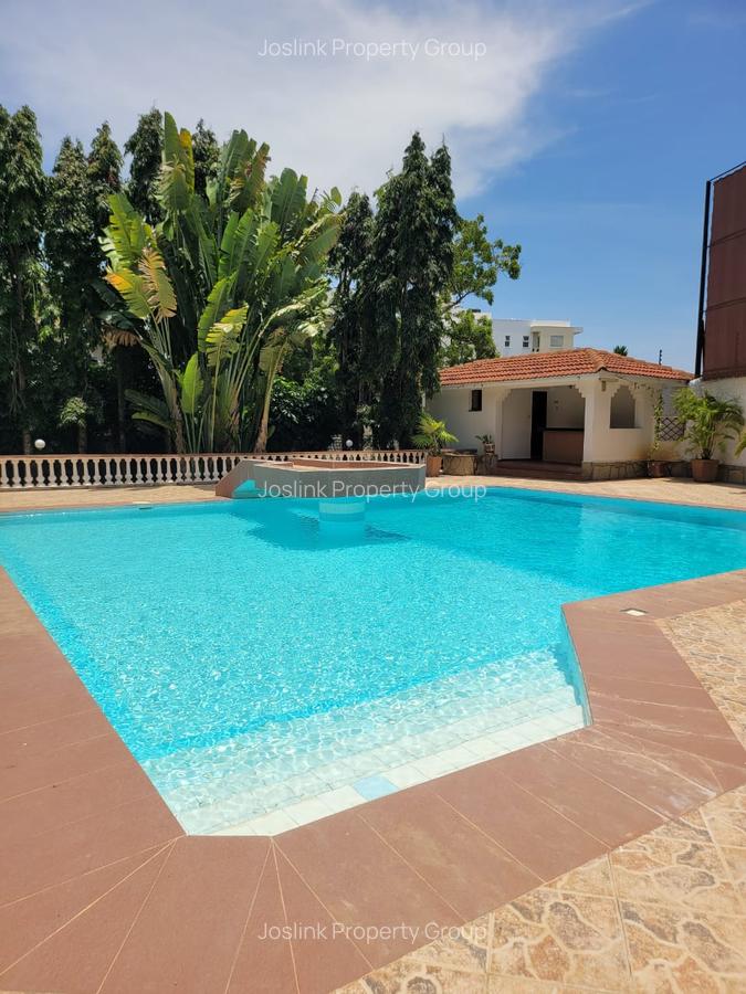 4 Bed Townhouse with En Suite at Greenwood Drive - 4