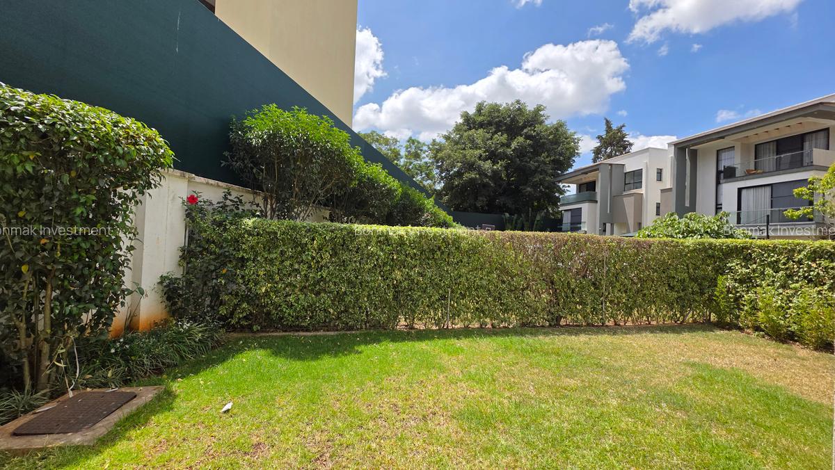 5 Bed Townhouse with En Suite at Lavington Green - 3