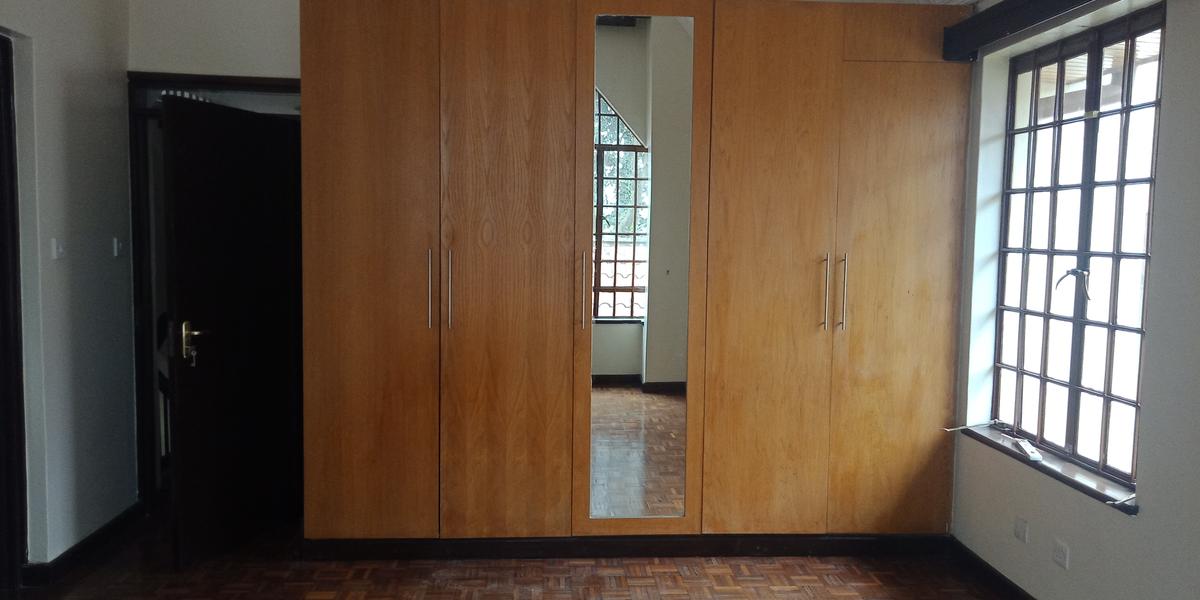 5 Bed Townhouse with En Suite in Lavington - 13