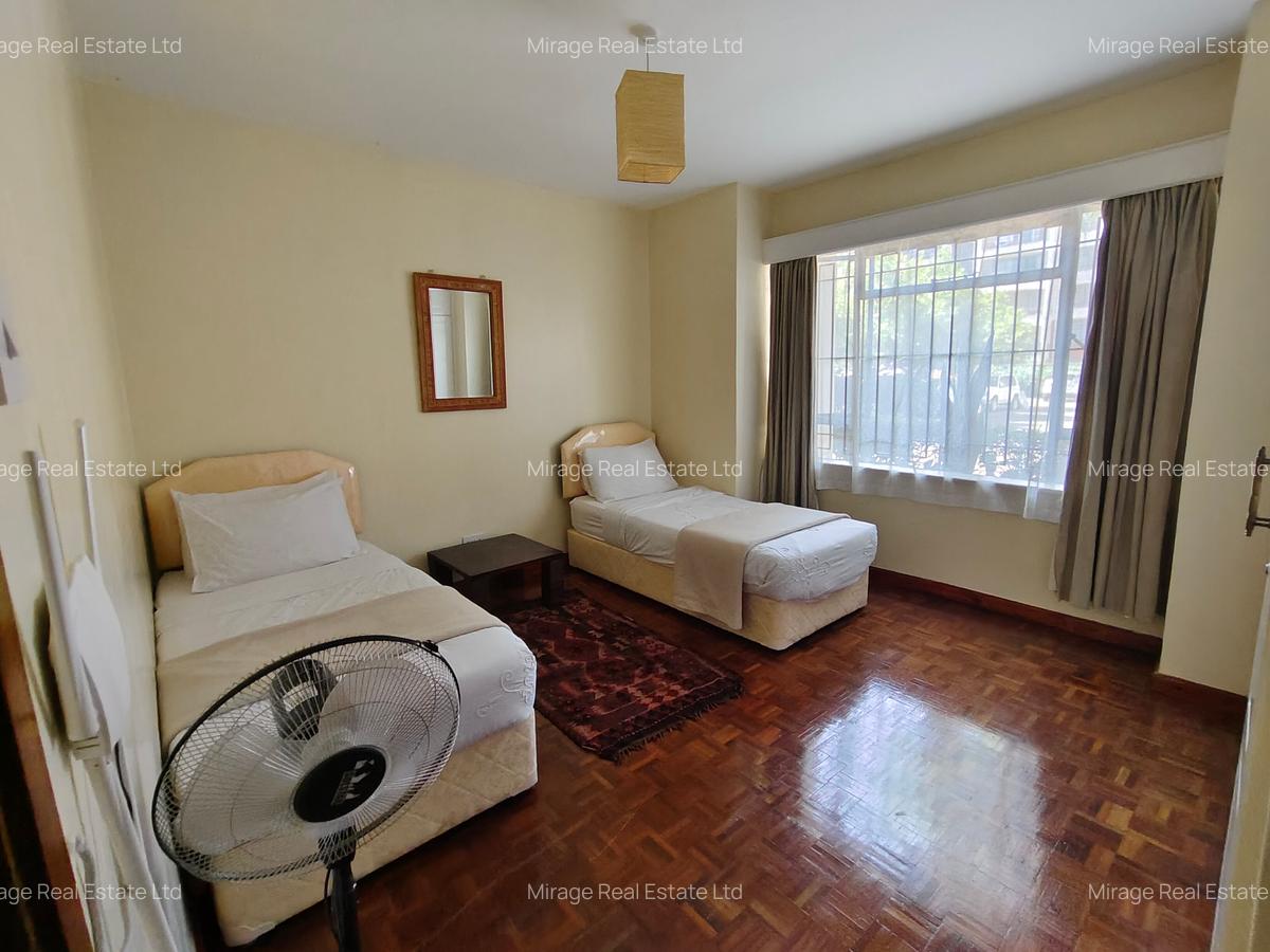 Serviced 3 Bed Apartment with Swimming Pool in Kilimani - 8
