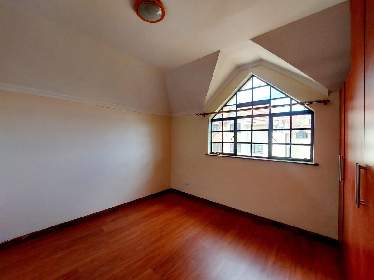 4 Bed Apartment with En Suite at Fourways Junction Estate - 9