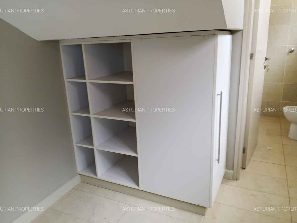 4 Bed Townhouse with En Suite in Runda - 3