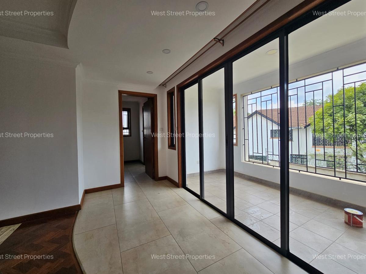 7 Bed Villa with En Suite at Lavington - 12