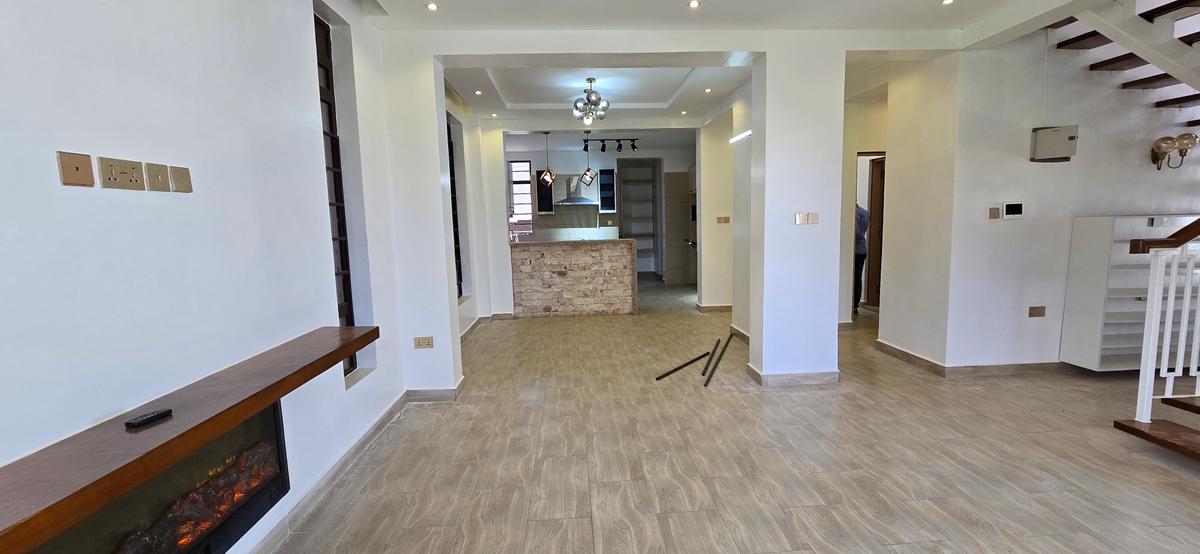 4 Bed Townhouse with En Suite at Membly - 4