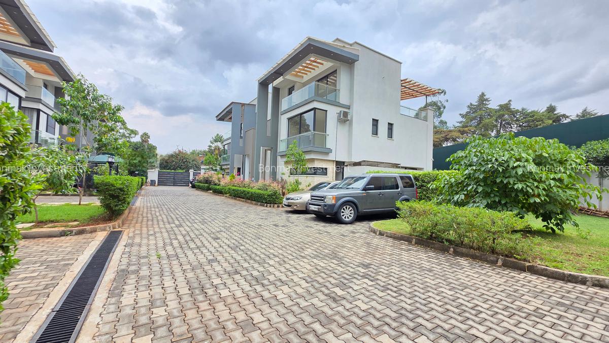 4 Bed Townhouse with En Suite at Lavington Green - 1