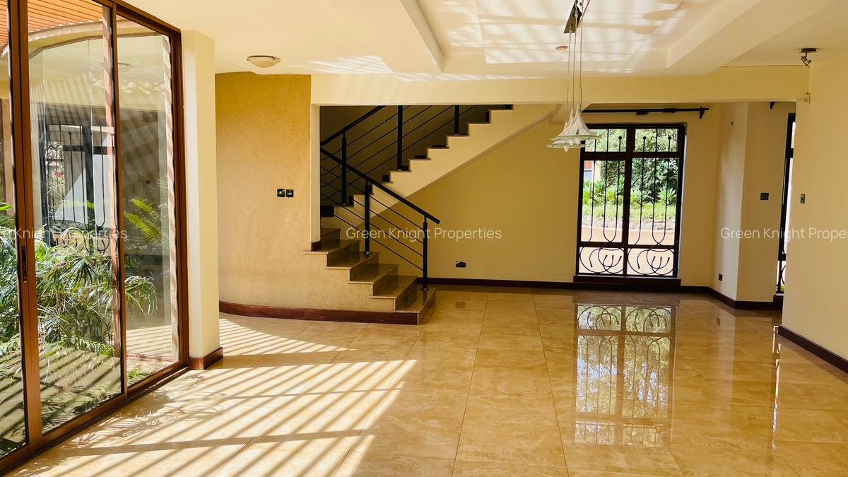 5 Bed House with En Suite in Runda - 12