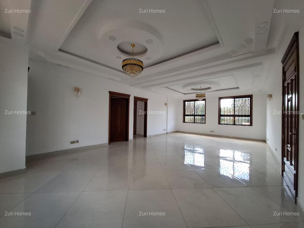5 Bed Townhouse with En Suite in Lavington - 4