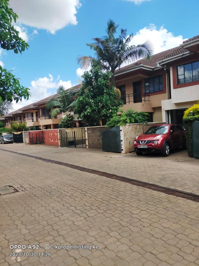 5 Bed Townhouse with En Suite in Lavington - 3