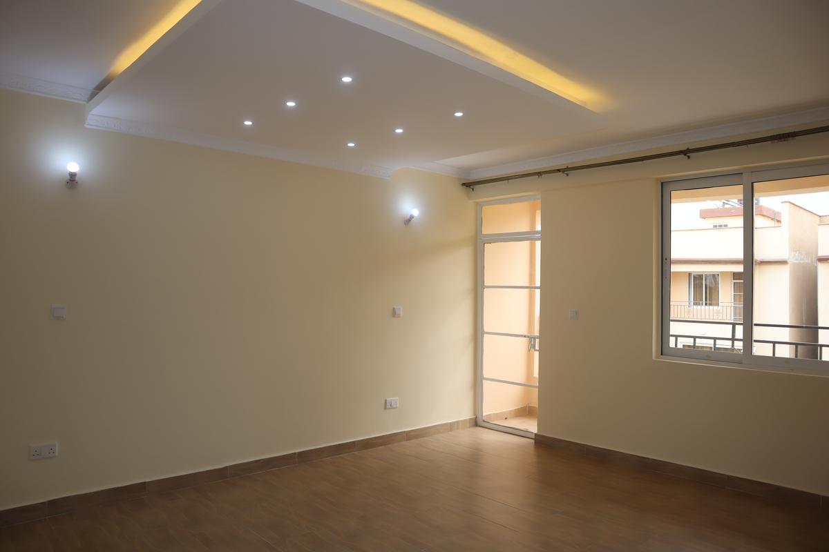 4 Bed House with En Suite at Near Gateway Mall - 15