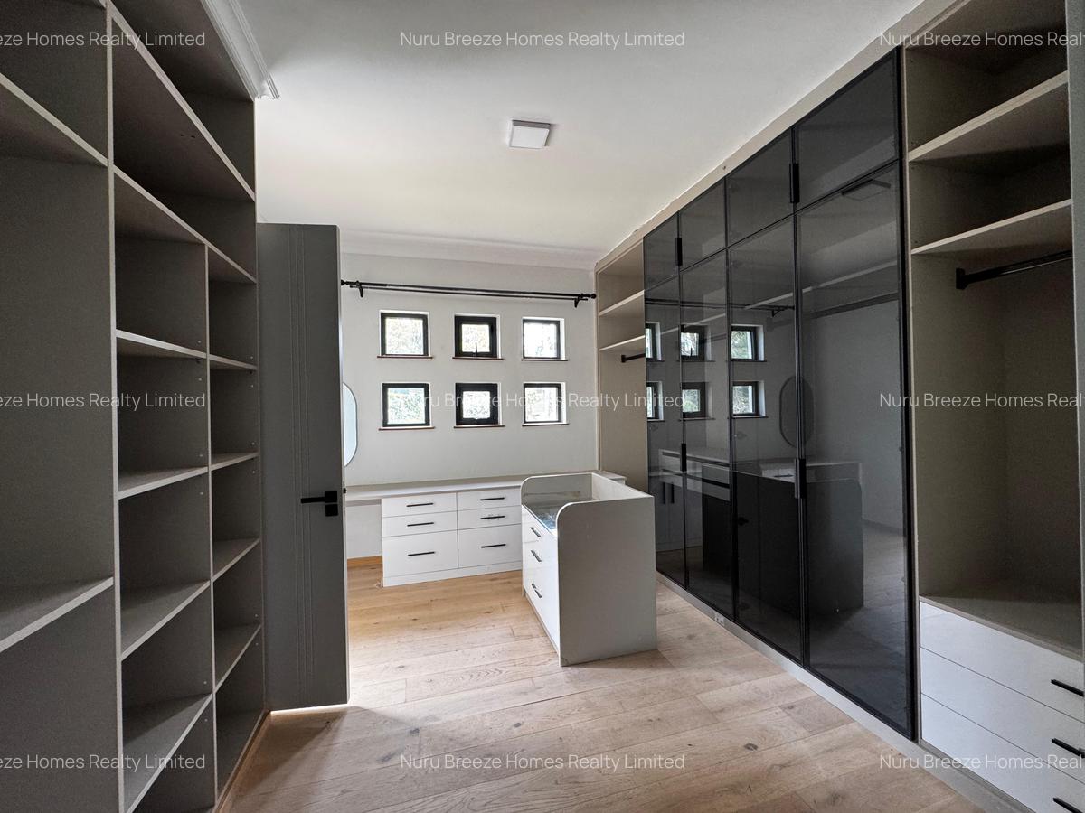 5 Bed Townhouse with En Suite in Lavington - 6