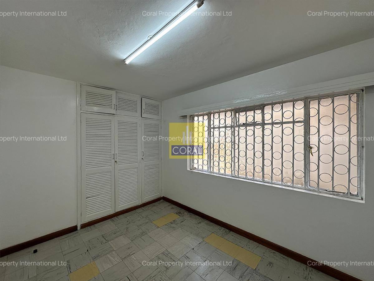 3 Bed Apartment in Brookside - 8