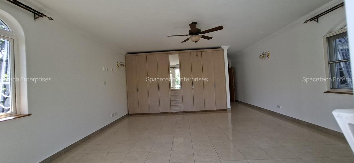 5 Bed House with En Suite in Runda - 12