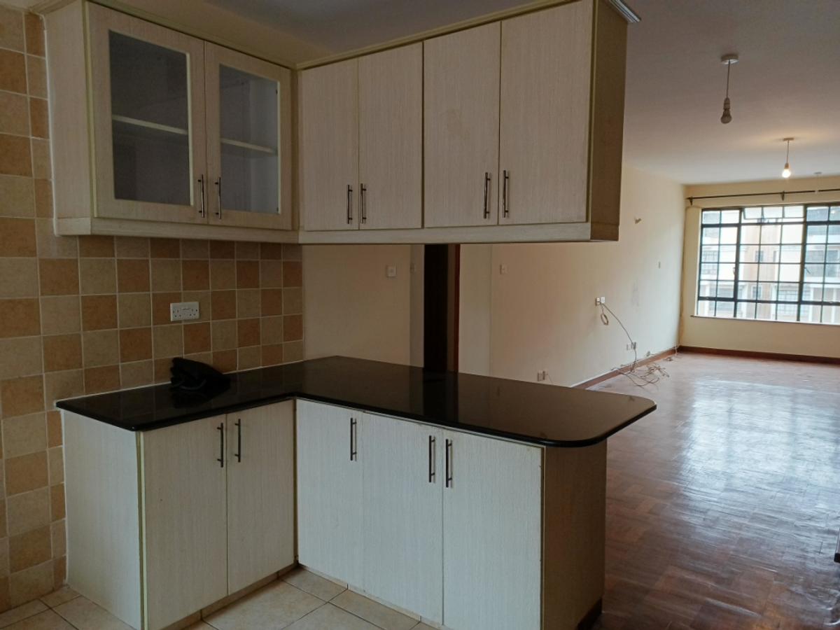 3 Bed Apartment with En Suite at Riverside Drive - 6