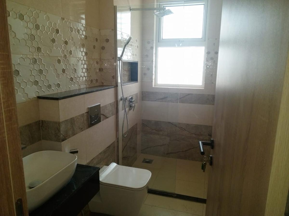 2 Bed Apartment with En Suite at 4 Ave - 7