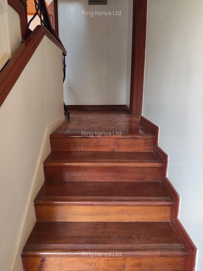 5 Bed House with En Suite in Lavington - 9