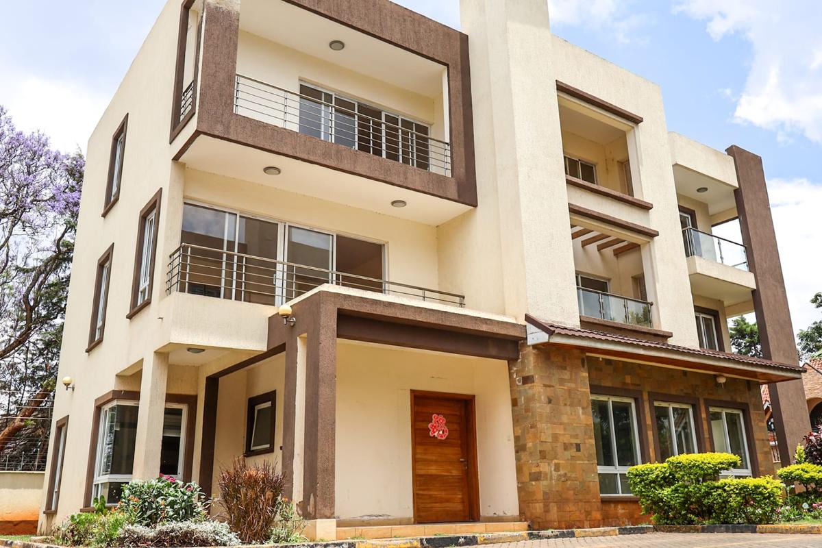 5 Bed Villa with En Suite at Lavington - 1