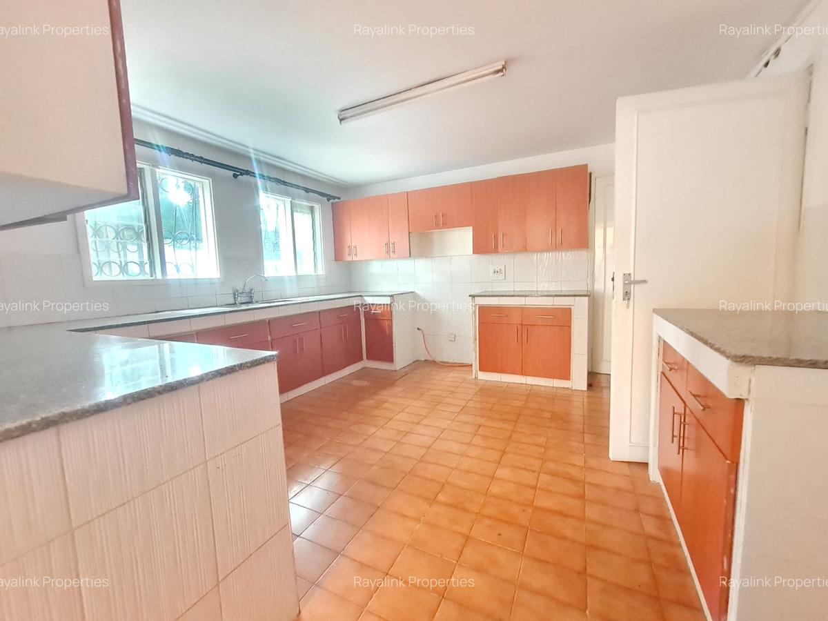 4 Bed House with En Suite at Hillview - 6