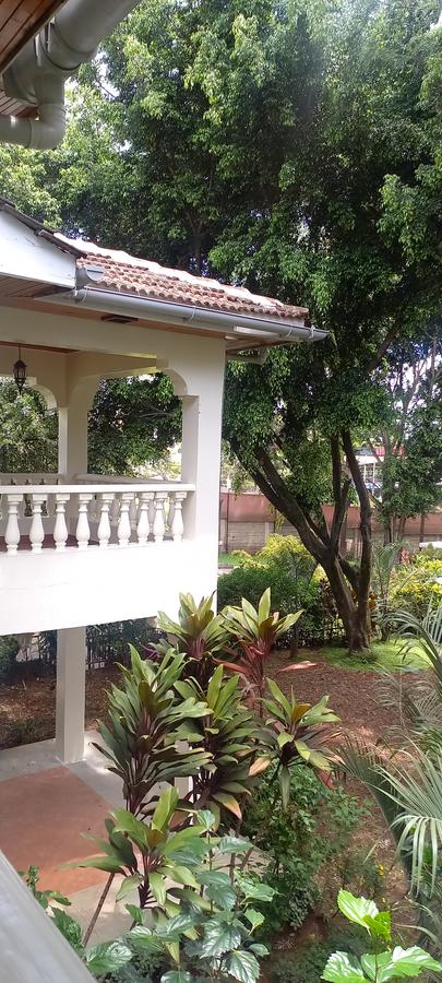 5 Bed Townhouse with En Suite in Lavington - 1