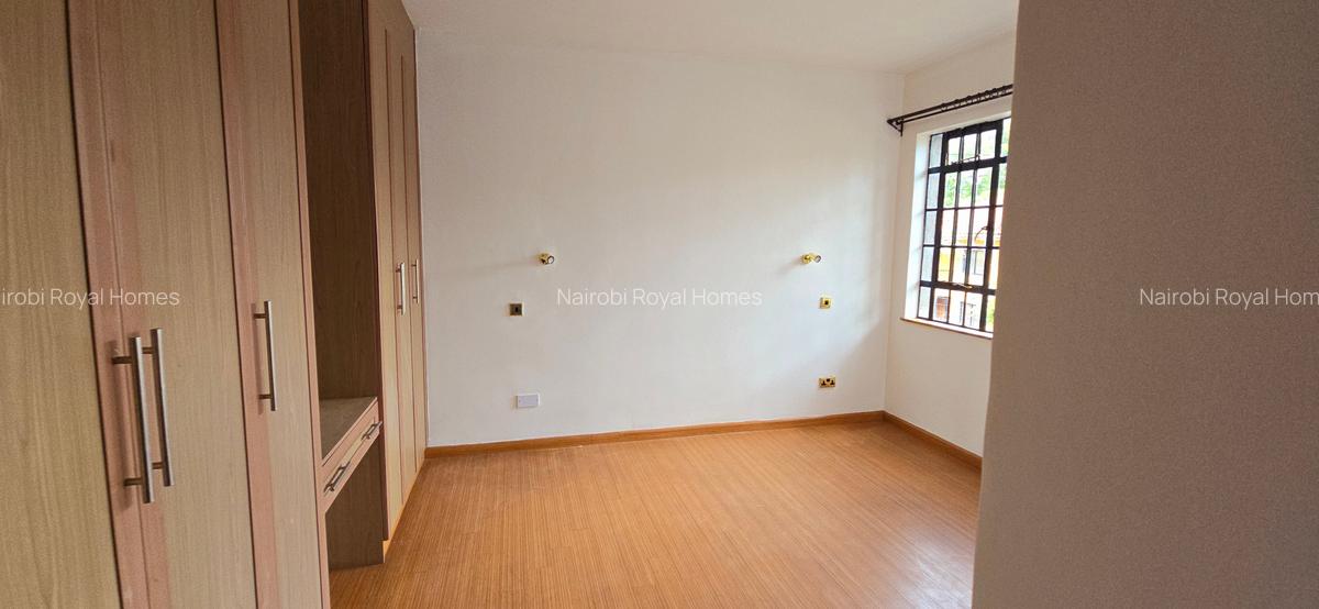 5 Bed Townhouse with En Suite at Lavington Green - 19