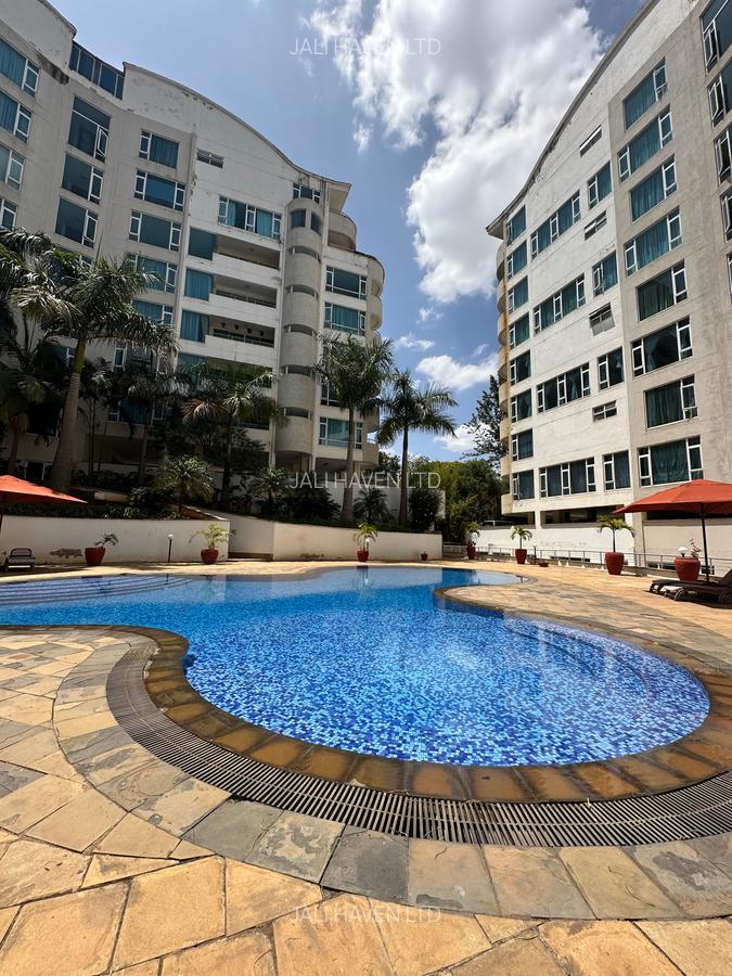 4 Bed Apartment with En Suite in Riverside - 19