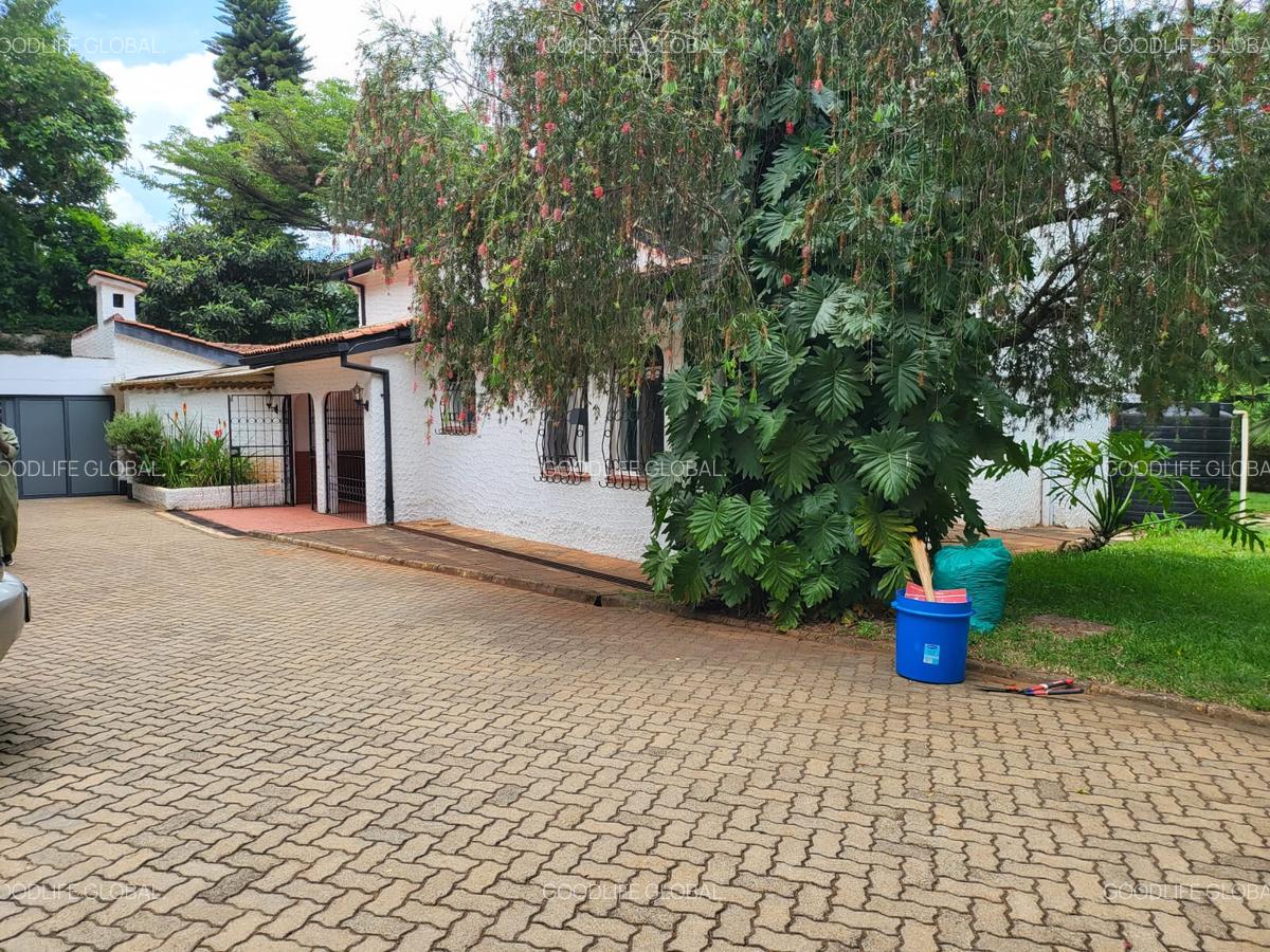 4 Bed House with En Suite at Hill View - 4
