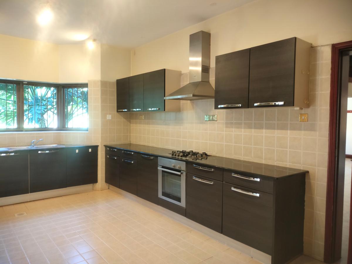 5 Bed Townhouse with Swimming Pool at Close To Germany School And Roslyn Academy - 16