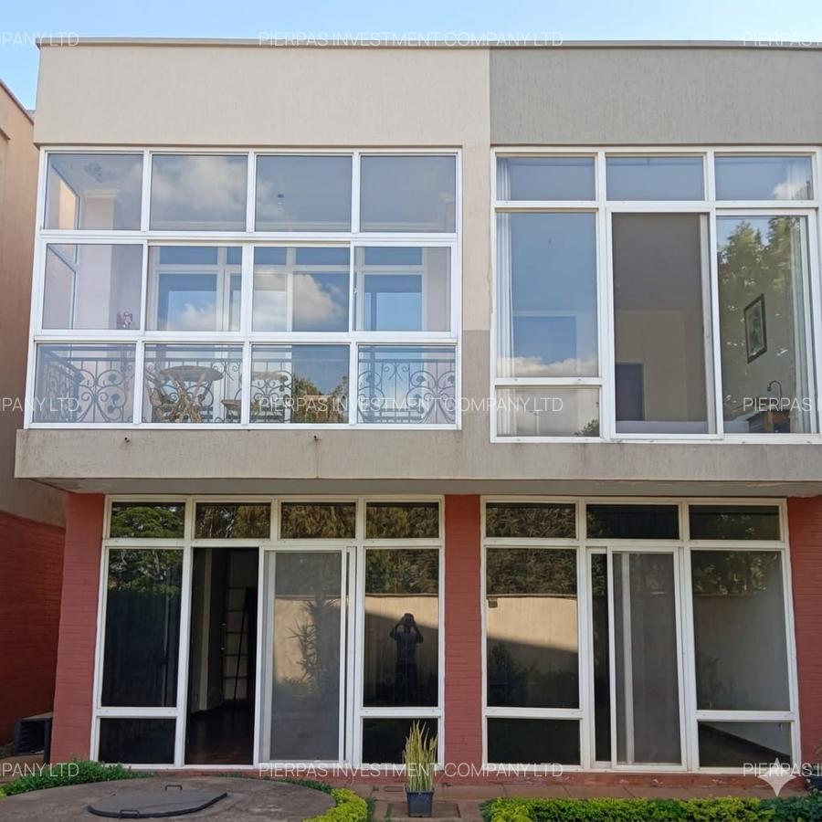 5 Bed Townhouse with En Suite in Lavington - 1