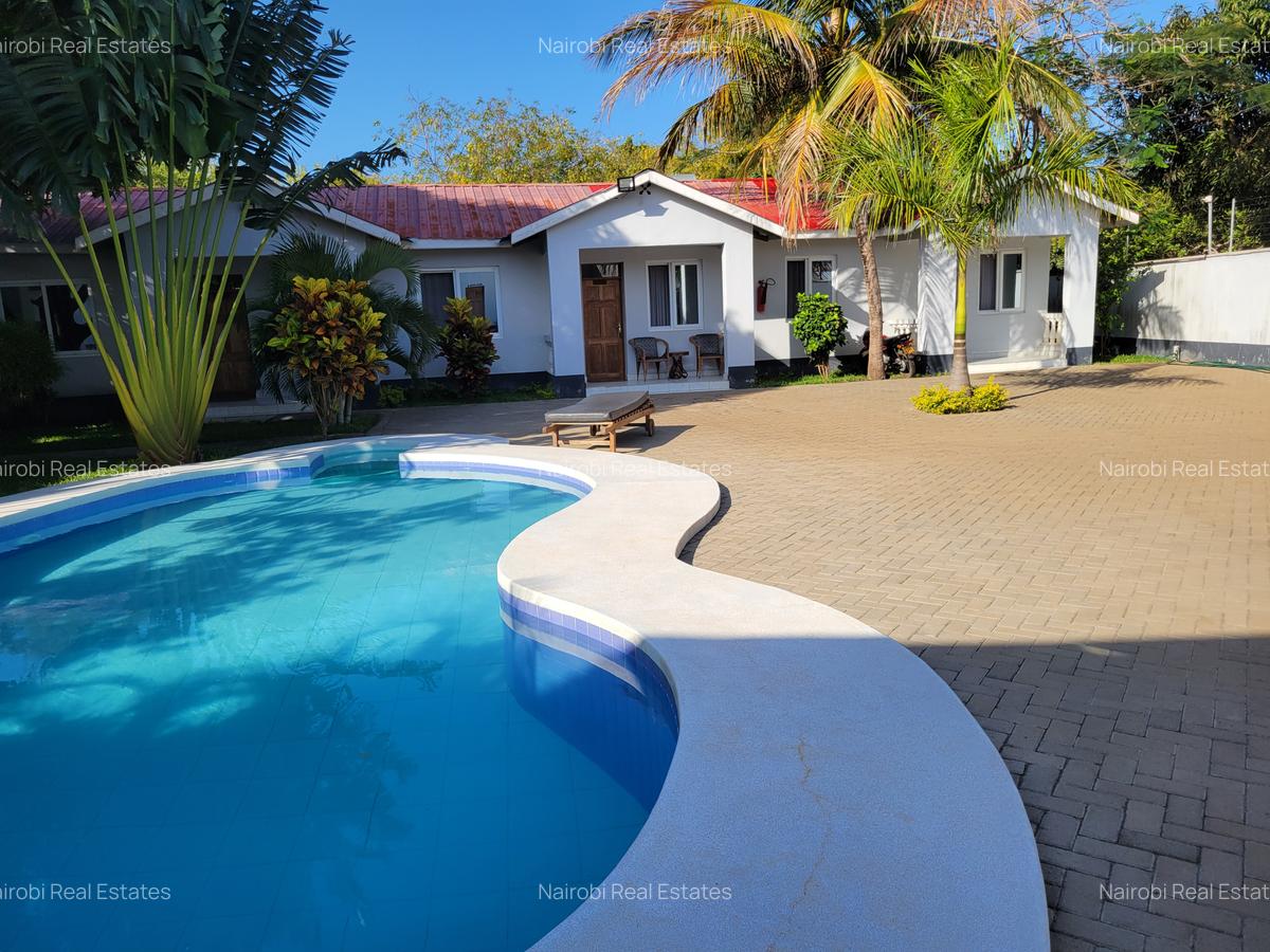 1 Bed House with En Suite in Diani - 1