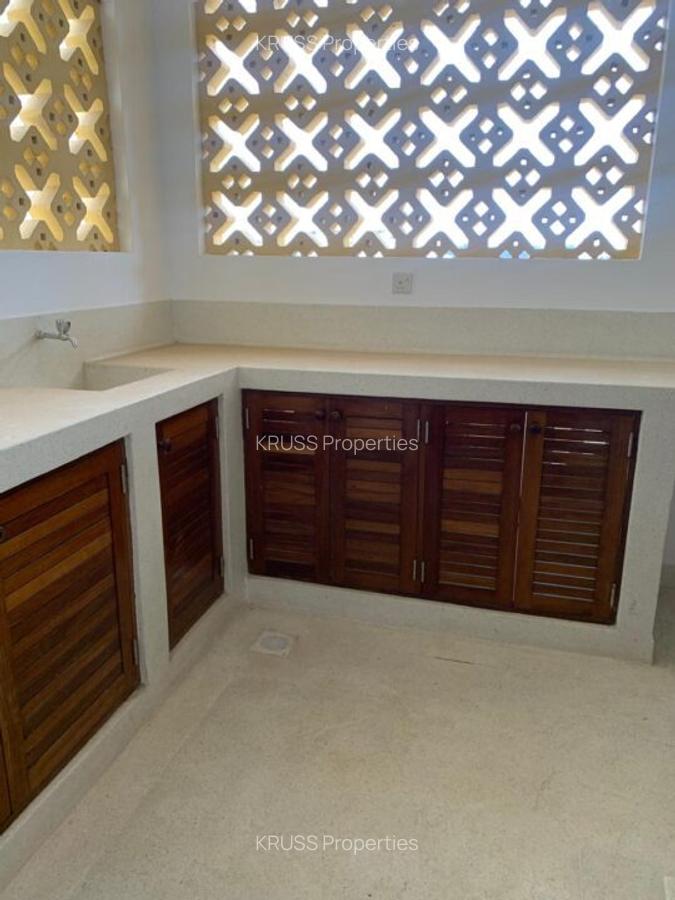 4 Bed Apartment with En Suite at As68-1933 - 4