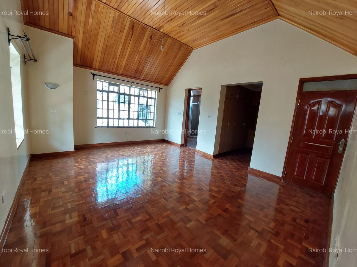 5 Bed Townhouse with En Suite at Lavington Road - 12