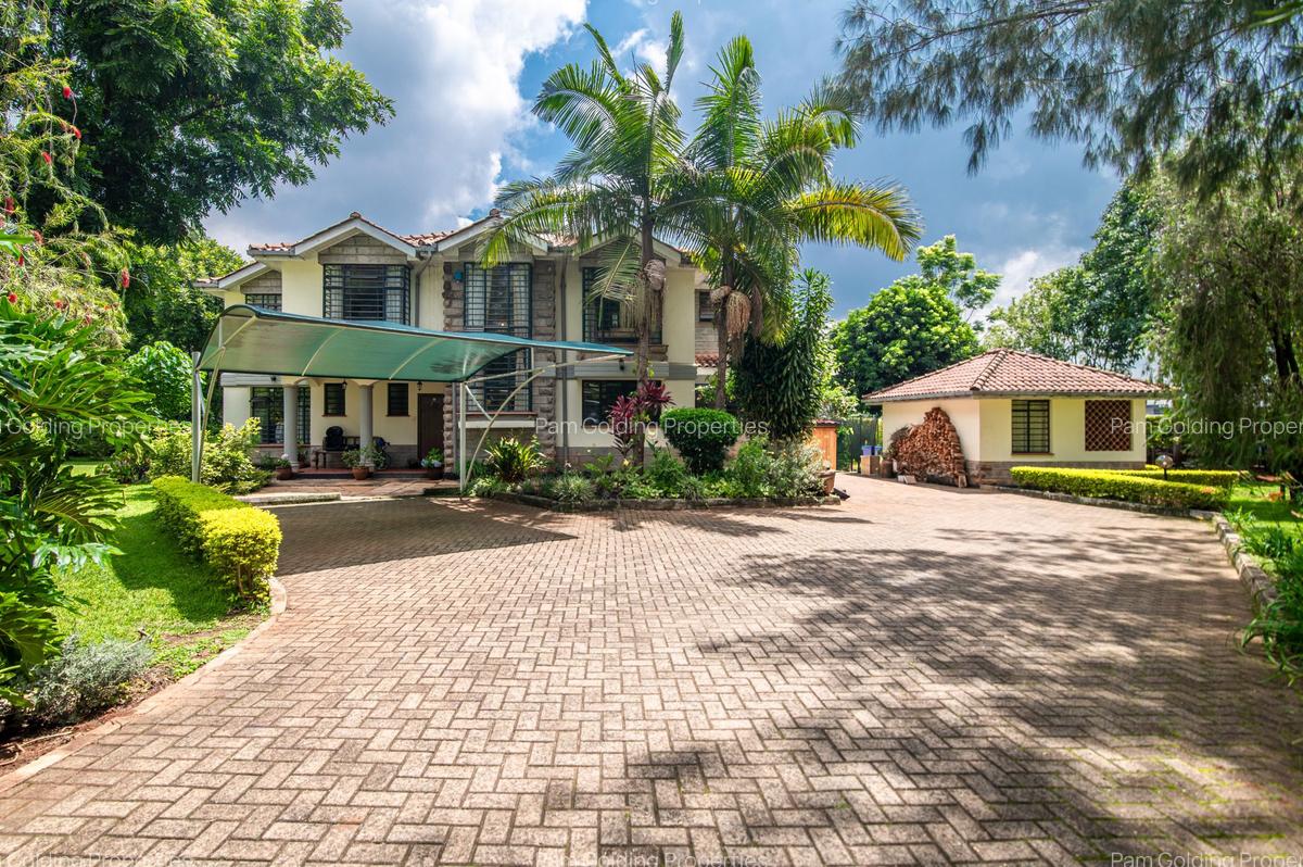 5 Bed House with Garden at Nyari - 1