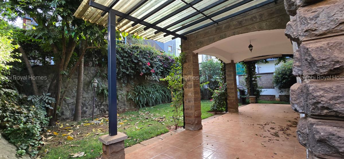 5 Bed Townhouse with En Suite at Lavington Green - 3