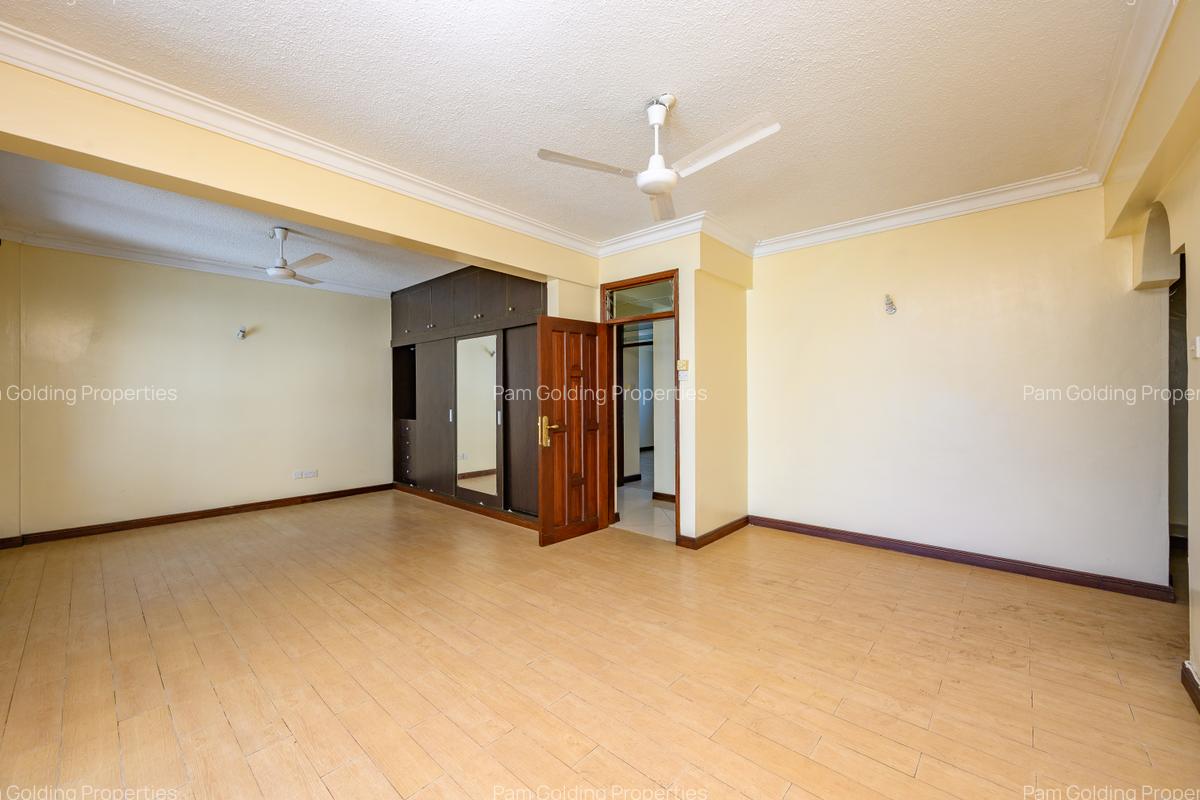 3 Bed Apartment with En Suite at Oceanic Road - 12