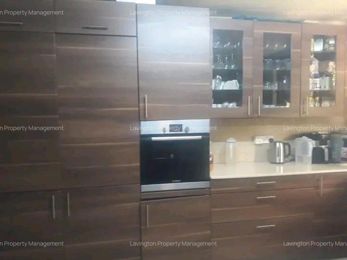 4 Bed House with En Suite at Lavington Green - 10