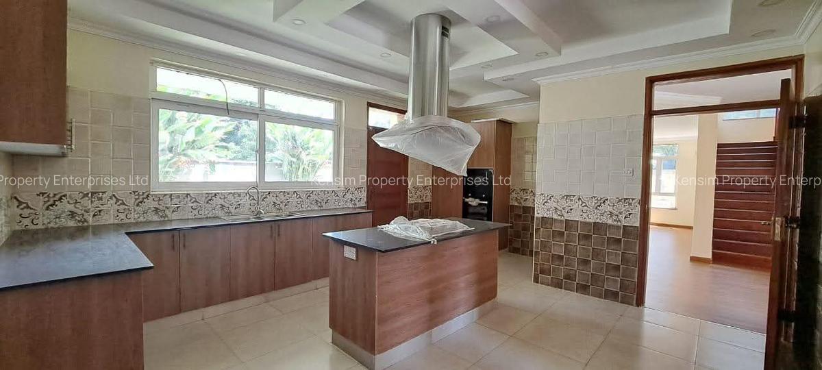 5 Bed Townhouse with En Suite in Kyuna - 6