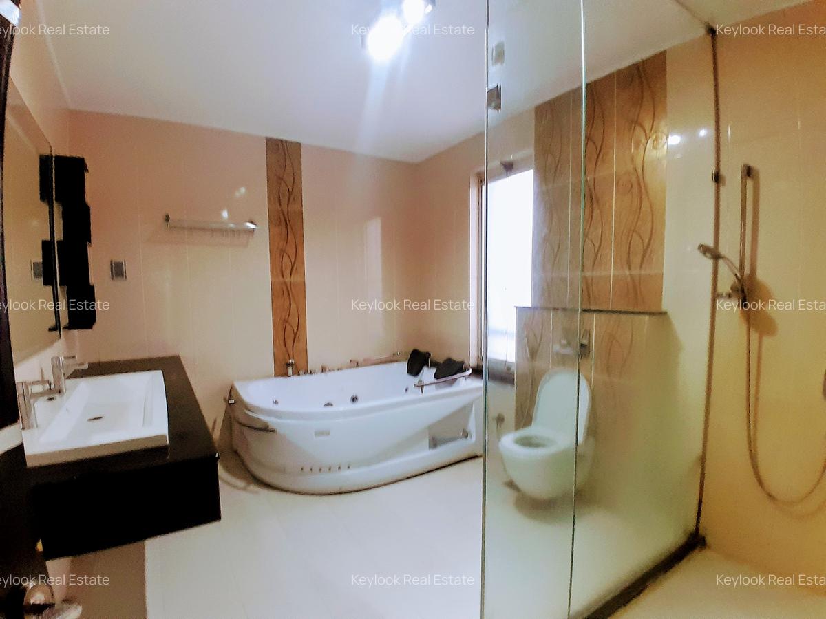 3 Bed Apartment with En Suite at Riverside Drive - 18