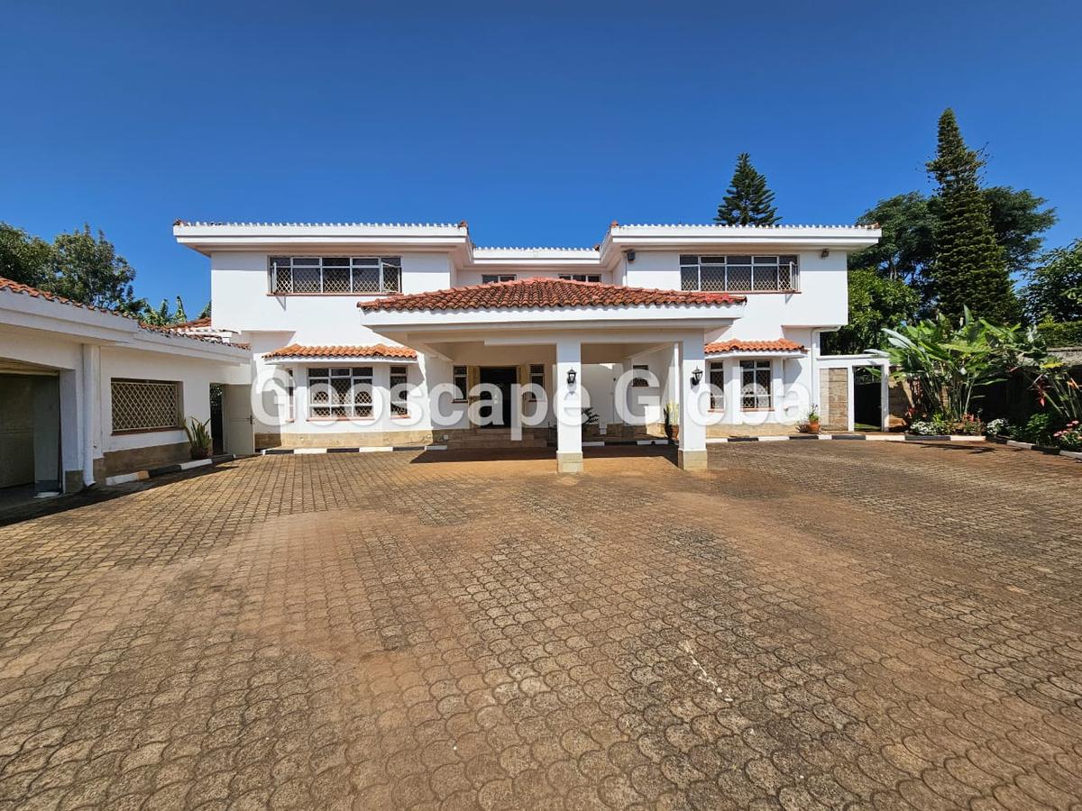 5 Bed House with En Suite in Runda - 2