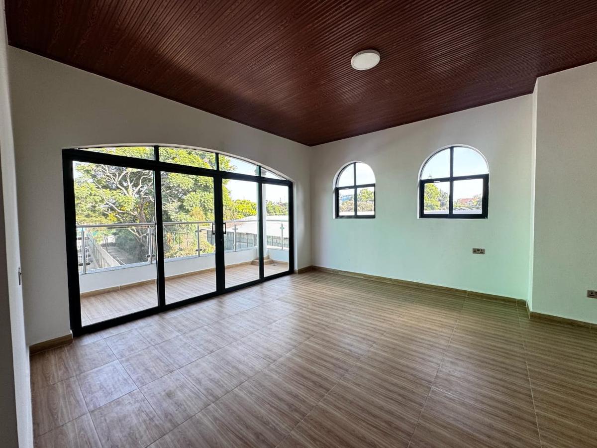 5 Bed Townhouse with En Suite in Lavington - 5