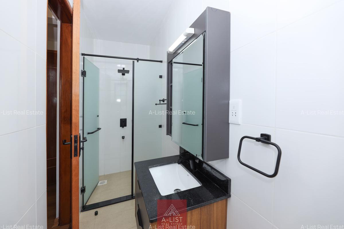 2 Bed Villa with Garden at Ridgeways - 12